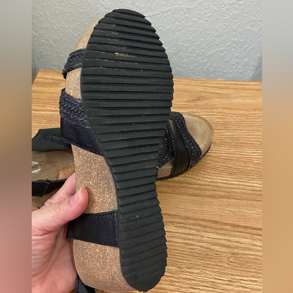 Taos Footwear Women's Julia Wedge Strappy Sandals Black Sz 8-8.5 - Picture 10 of 11